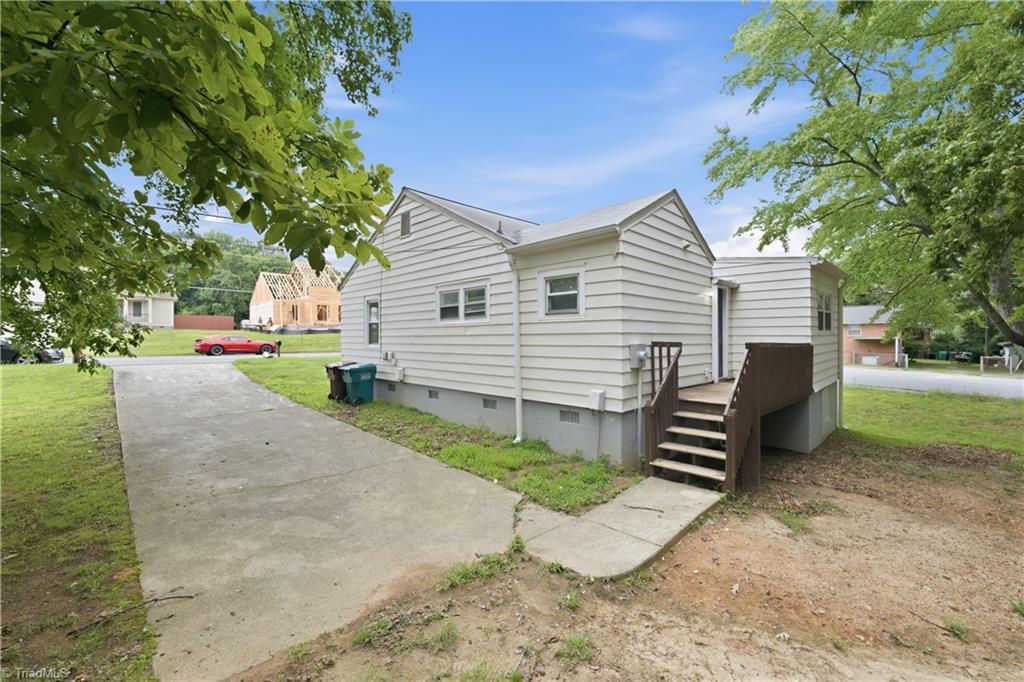 1616 Guyer Street Property Photo 32