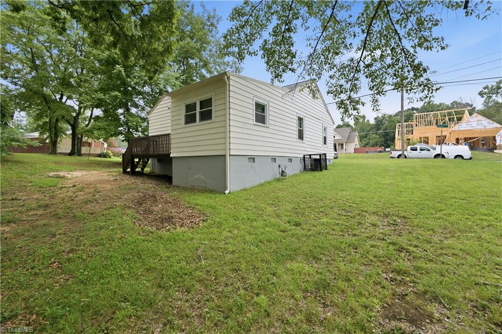 1616 Guyer Street Property Photo 33