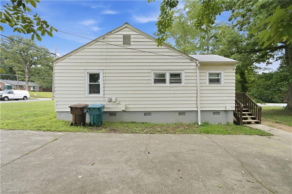 1616 Guyer Street Property Photo 34