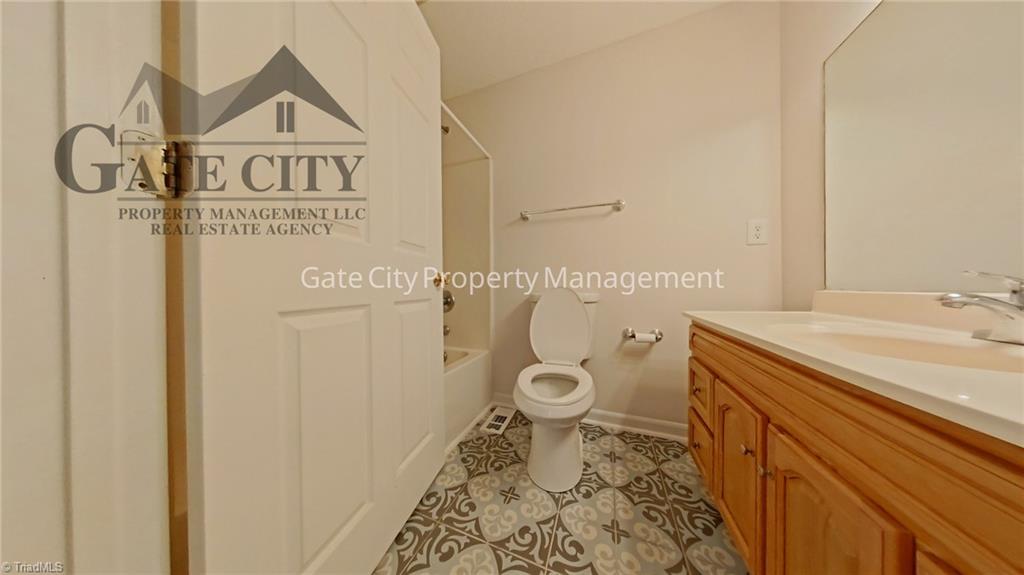 301 Cloverdale Drive Property Photo 5