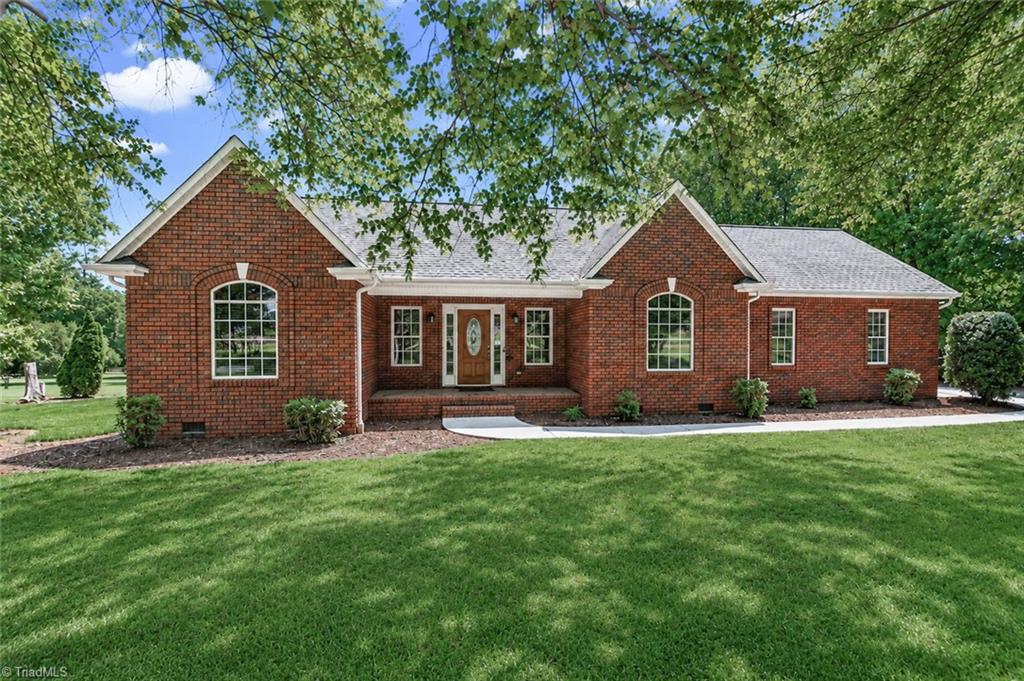 115 Seven Springs Loop Property Photo 1