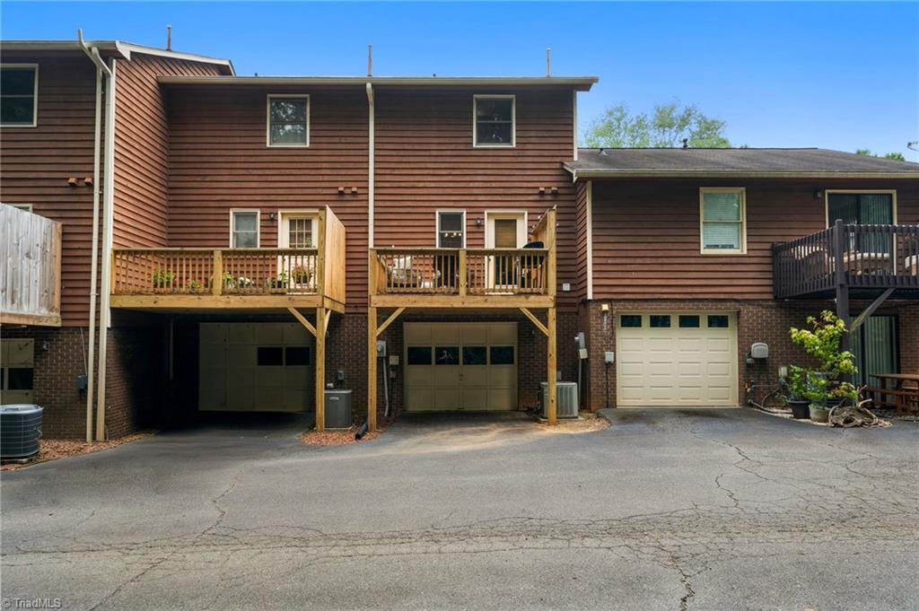 524 Rock Cliff Court Property Photo 2