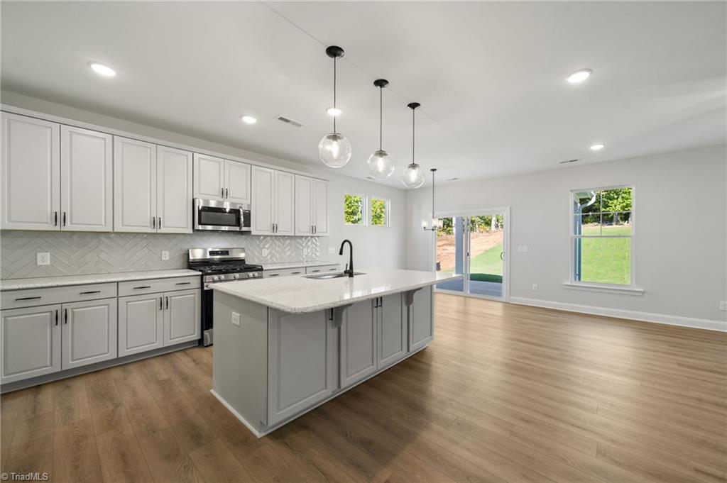 878 Brooklet Court Property Photo 8