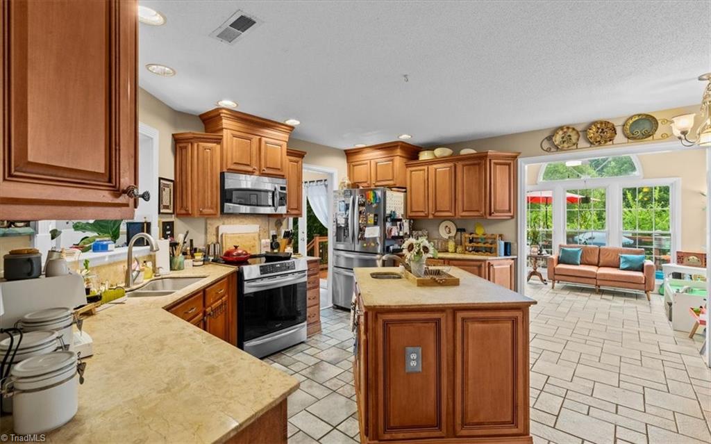 4904 Jessup Grove Road Property Photo 8