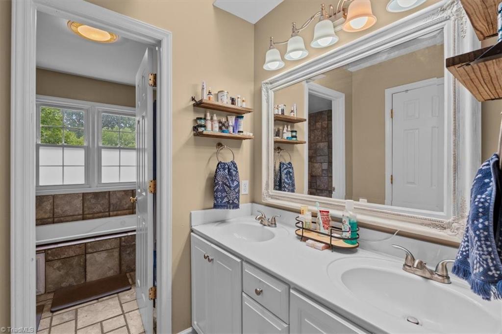 4904 Jessup Grove Road Property Photo 18