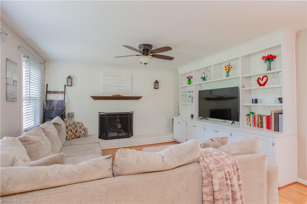 5343 Mapleton Street Property Photo 4
