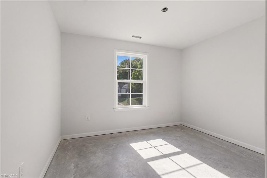 205 E Springfield Road Property Photo 12