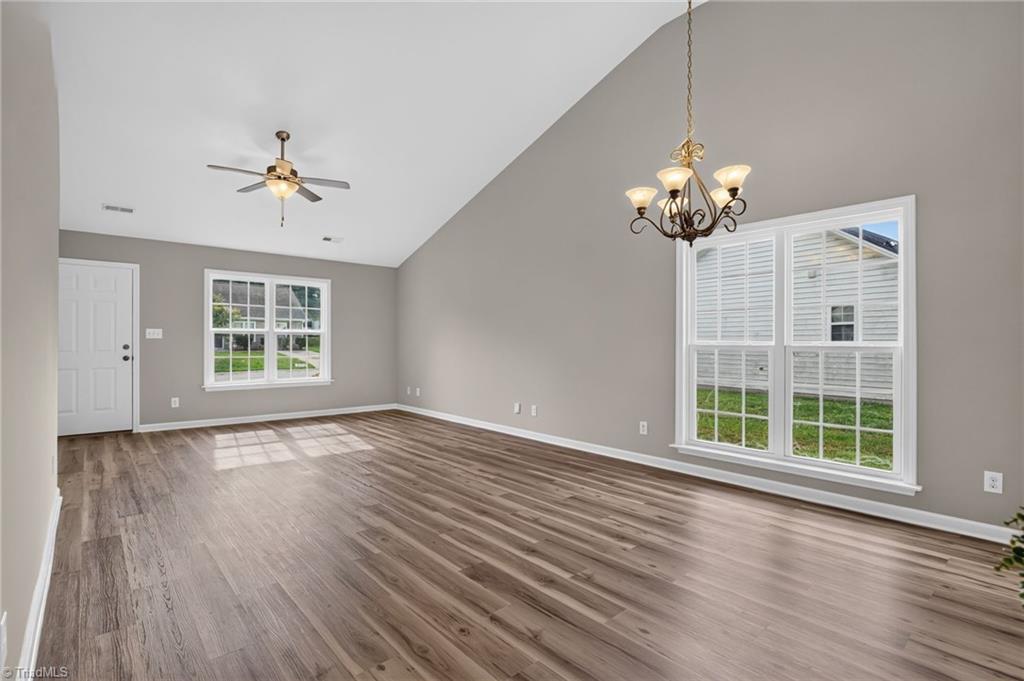 1575 Farningham Lane Property Photo 8