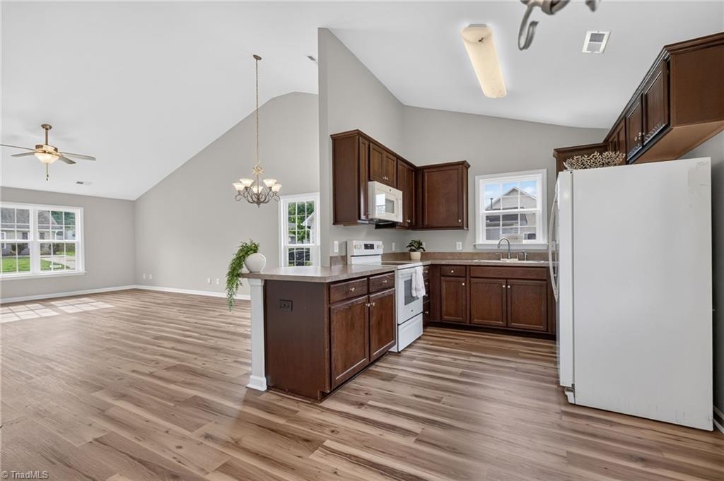 1575 Farningham Lane Property Photo 10