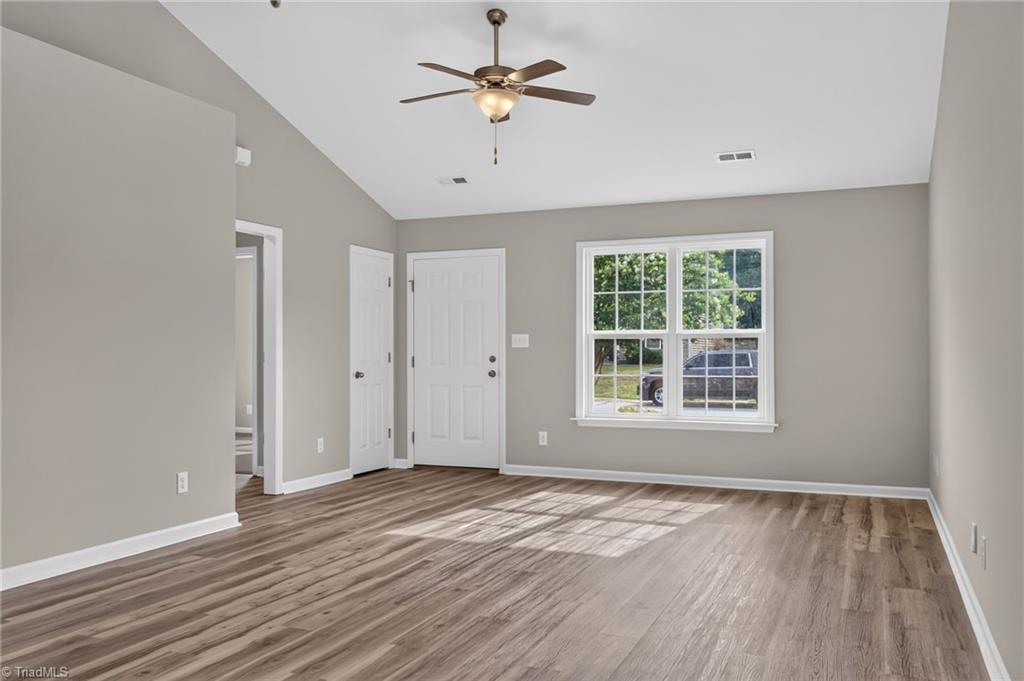 1575 Farningham Lane Property Photo 13