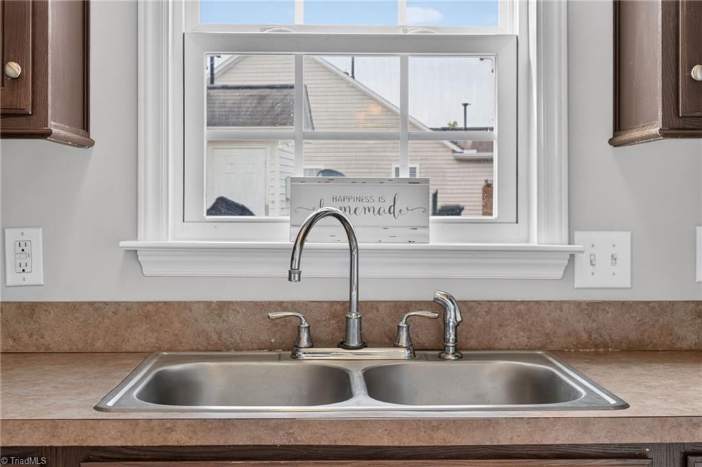 1575 Farningham Lane Property Photo 25