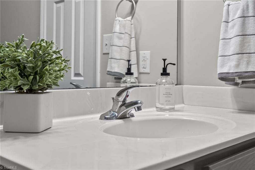 1575 Farningham Lane Property Photo 26