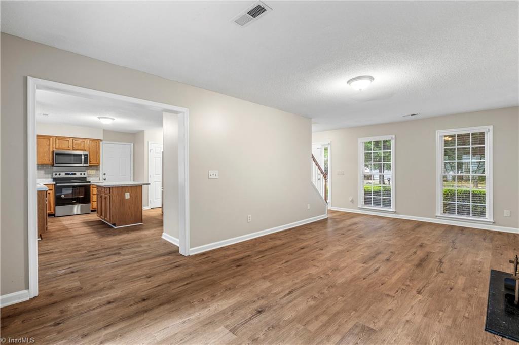2320 Meadow Gate Drive Property Photo 7