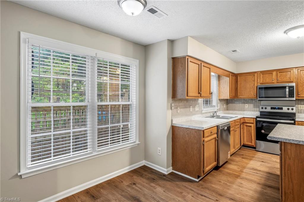 2320 Meadow Gate Drive Property Photo 9