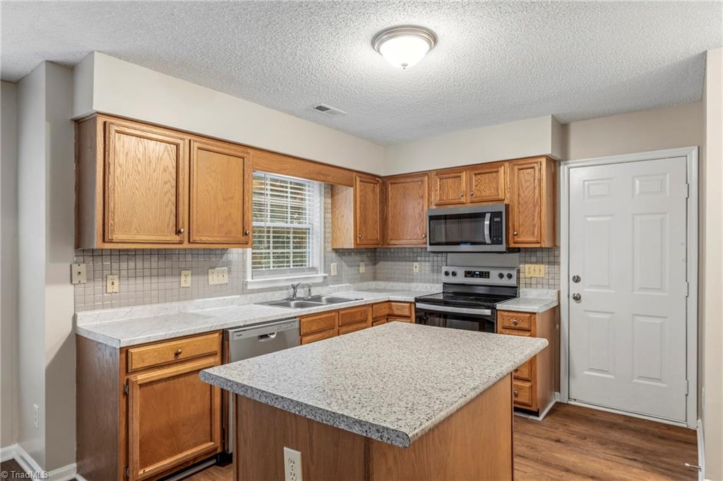 2320 Meadow Gate Drive Property Photo 11