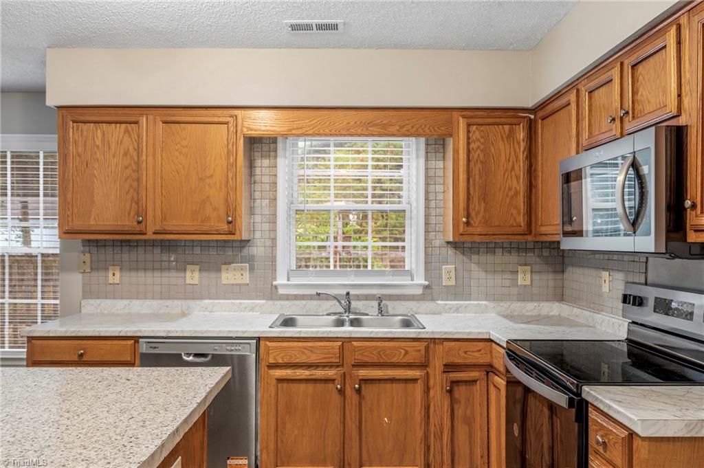 2320 Meadow Gate Drive Property Photo 12