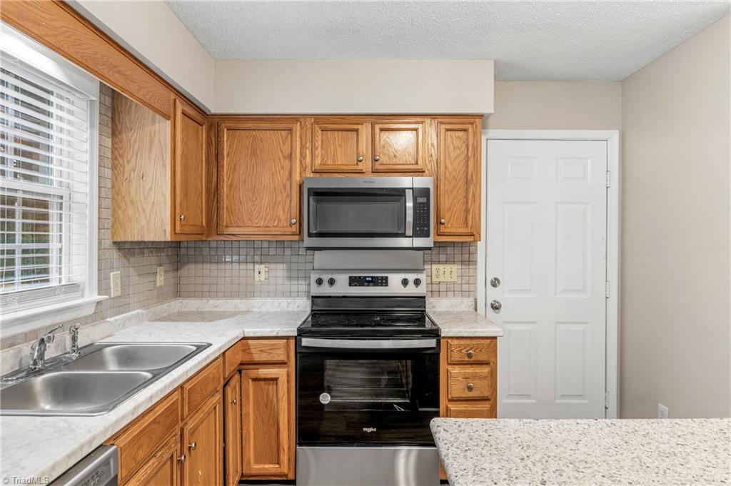 2320 Meadow Gate Drive Property Photo 15