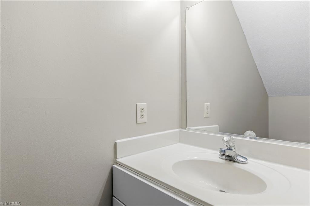 2320 Meadow Gate Drive Property Photo 16