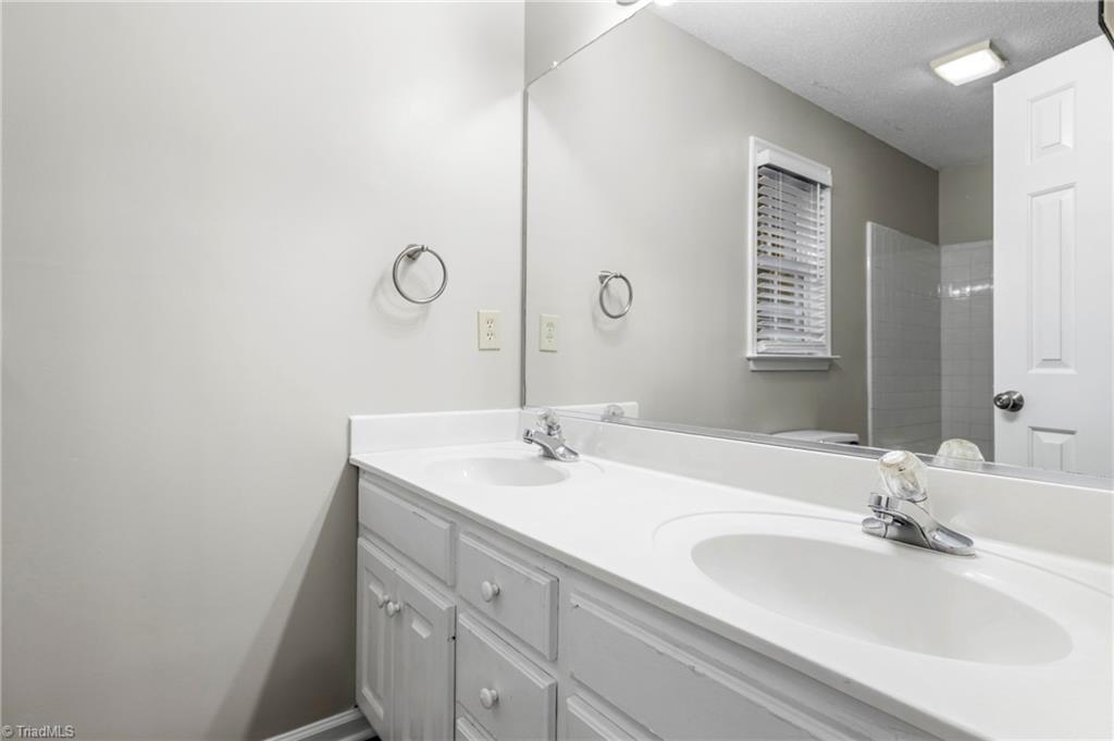 2320 Meadow Gate Drive Property Photo 24