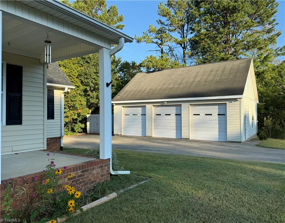 108 King Arthur Drive Property Photo 4