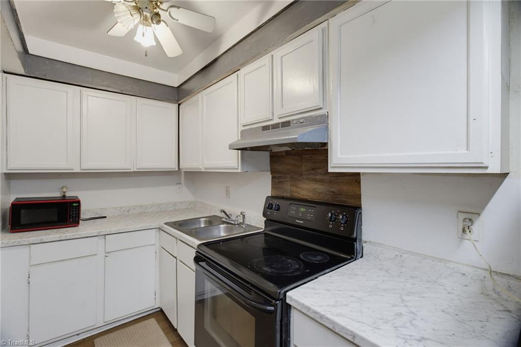 2829 N Ohenry Boulevard # A Property Photo 9