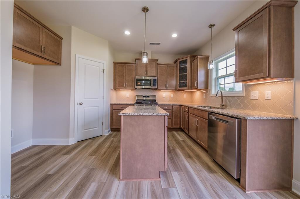 3719 Contimental Square Property Photo 7