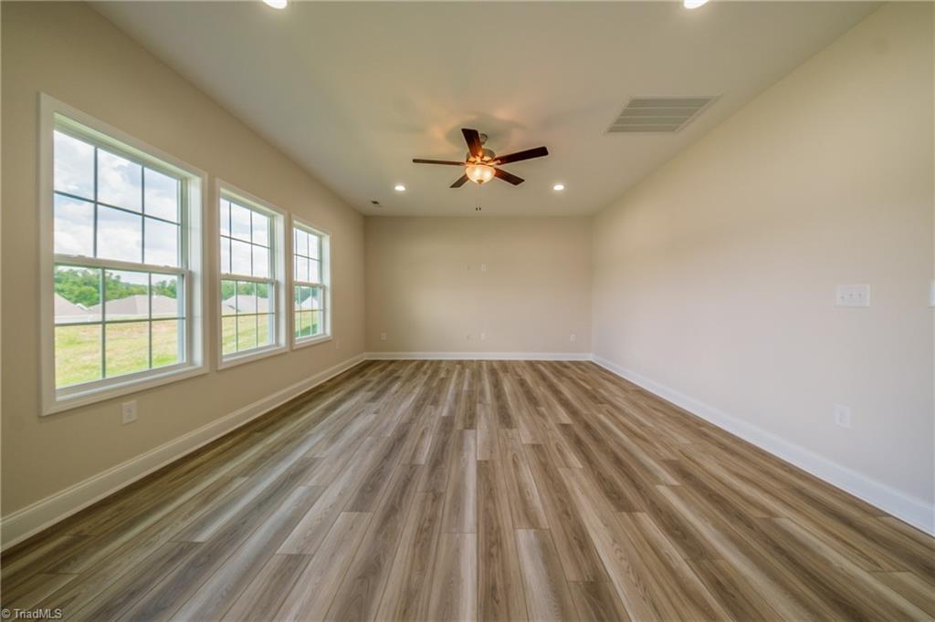 3719 Contimental Square Property Photo 9