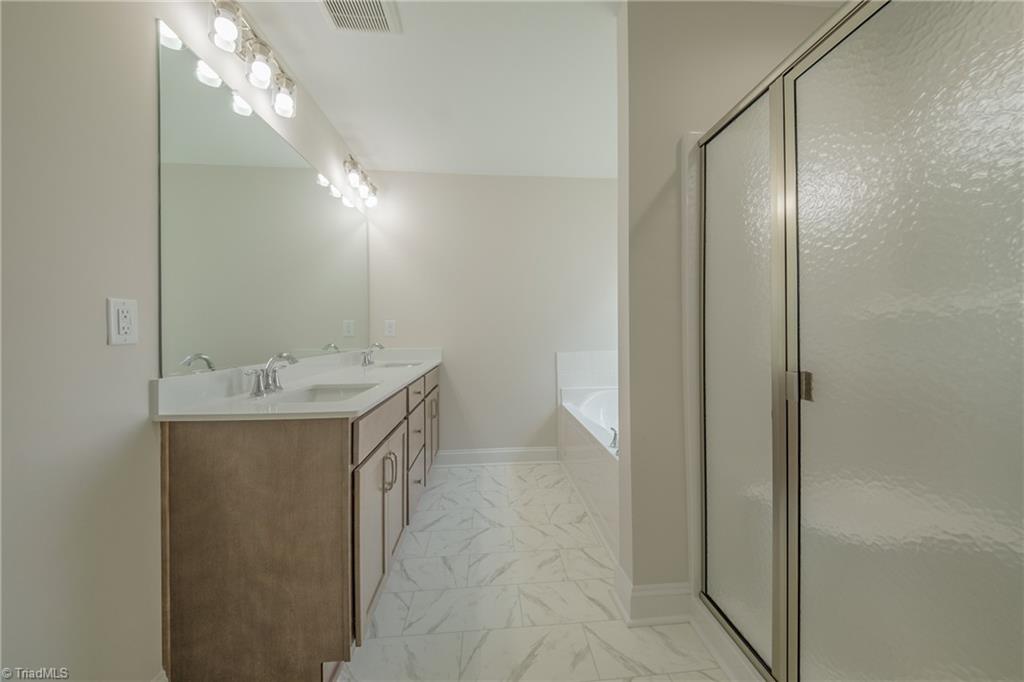 3719 Contimental Square Property Photo 16