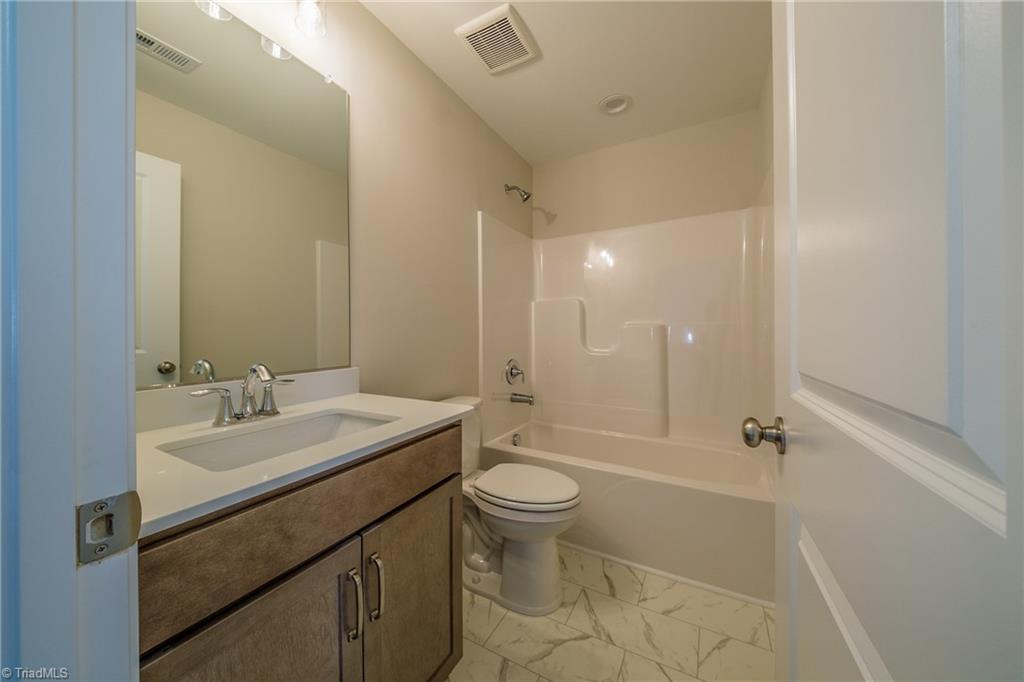 3719 Contimental Square Property Photo 18