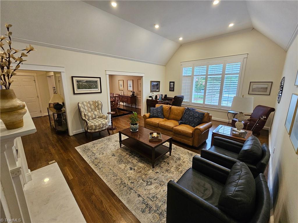 115 Laurel Place Property Photo 3