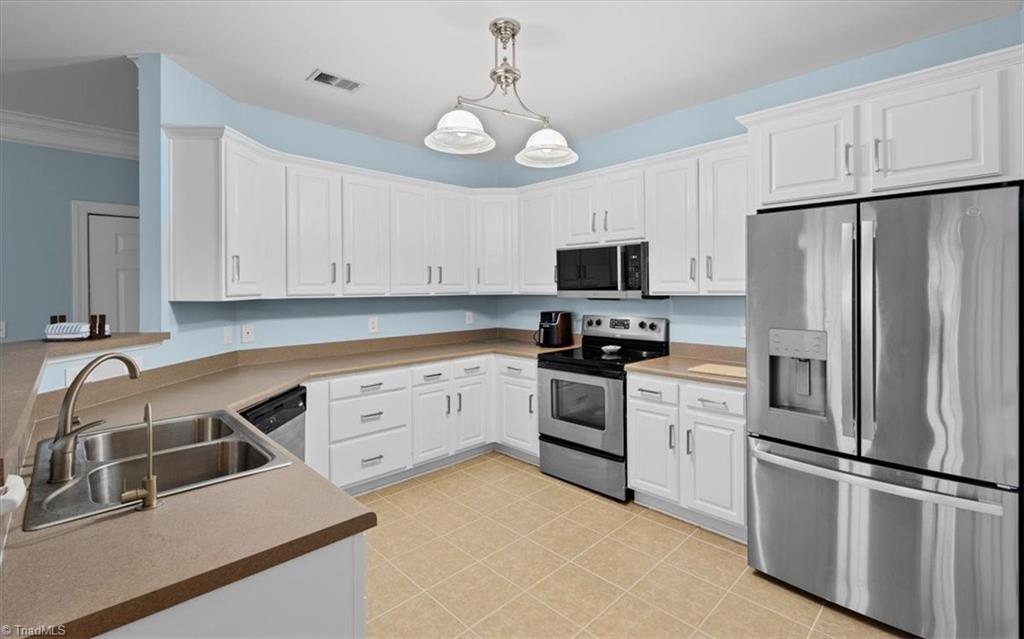 200 Lennox Drive # 3b Property Photo 16