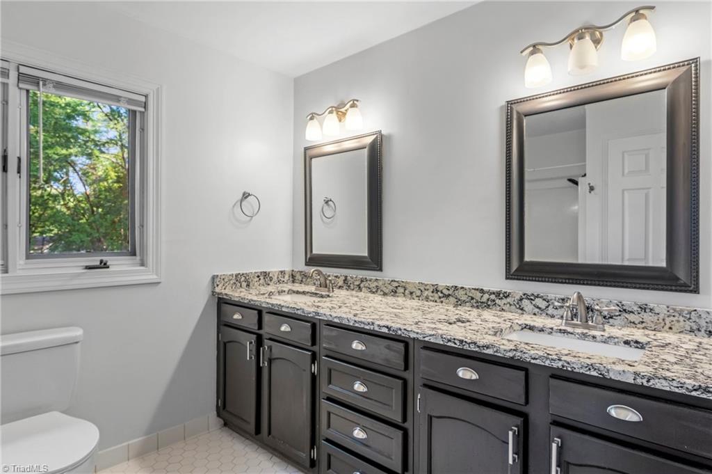 4103 Oak Hollow Drive Property Photo 25