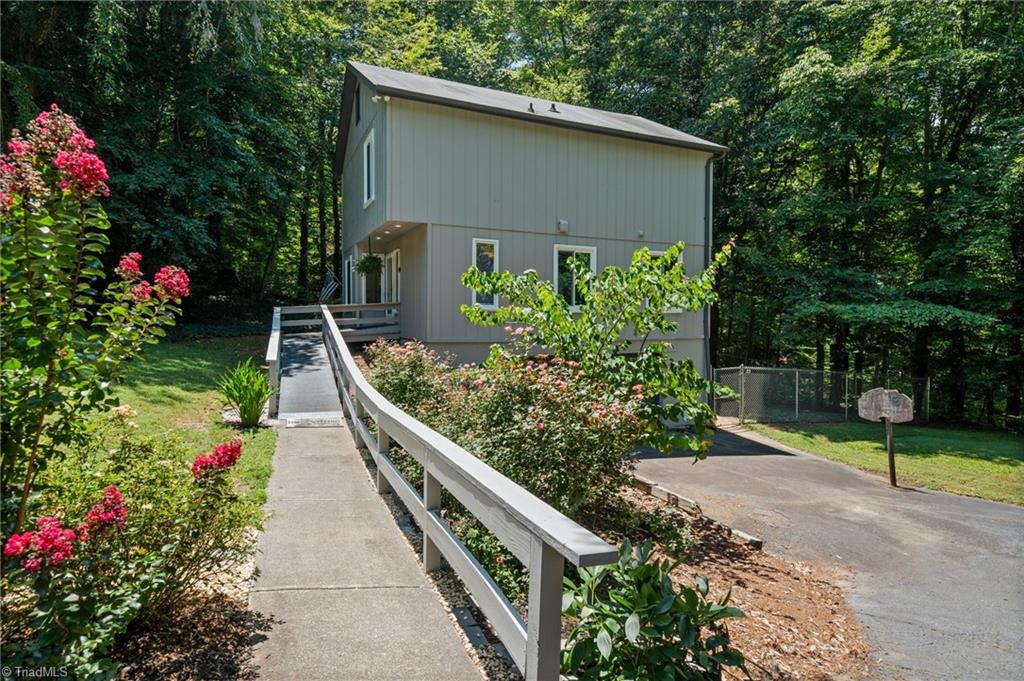 8054 Deverow Court Property Photo 4