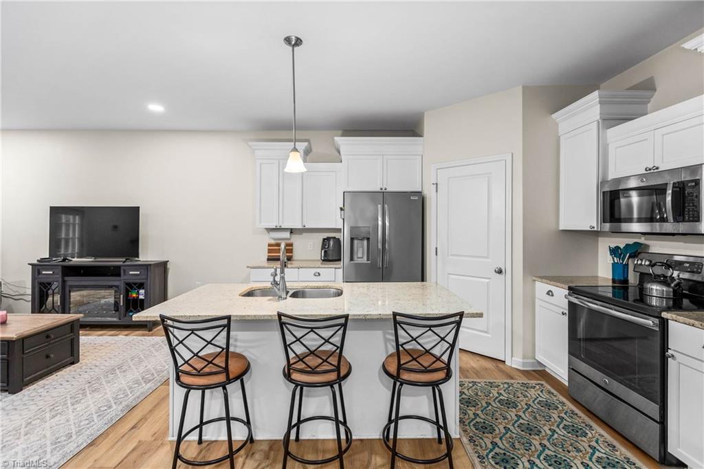 2529 Fiddlers Glenn Drive Property Photo 4