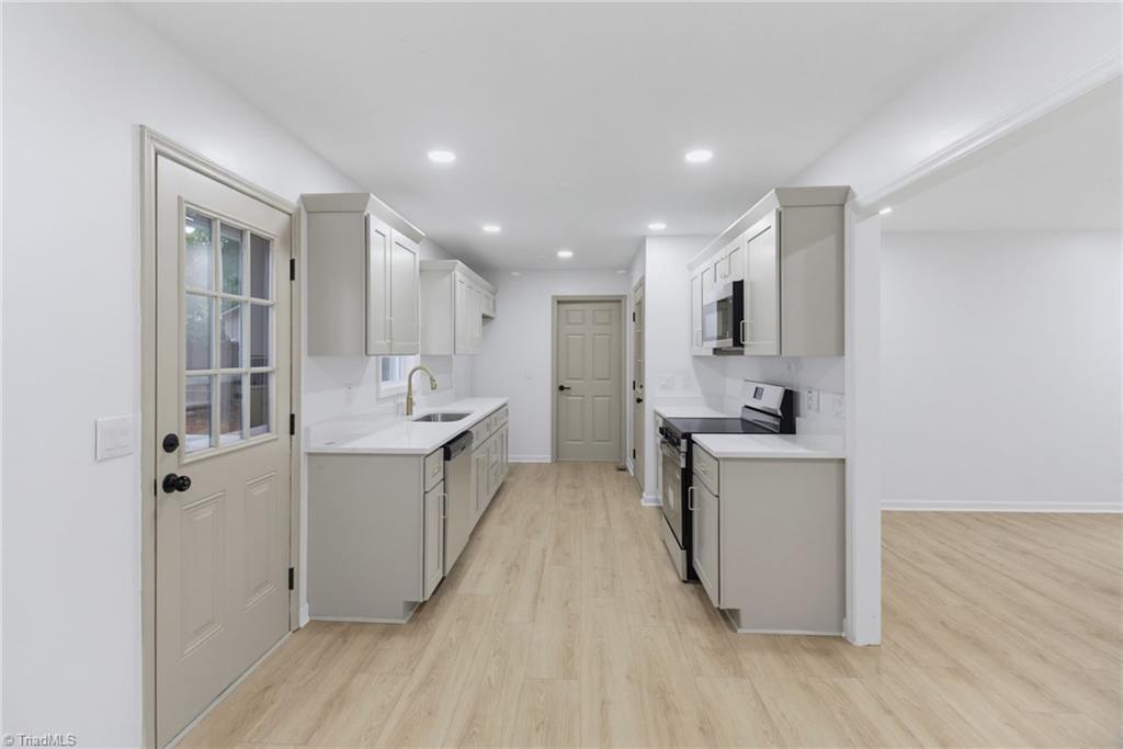 1717 Lantern Drive Property Photo 3