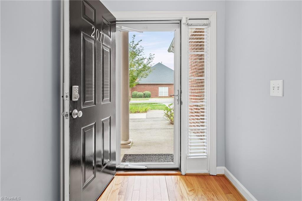 2071 Salisbury Square Property Photo 2