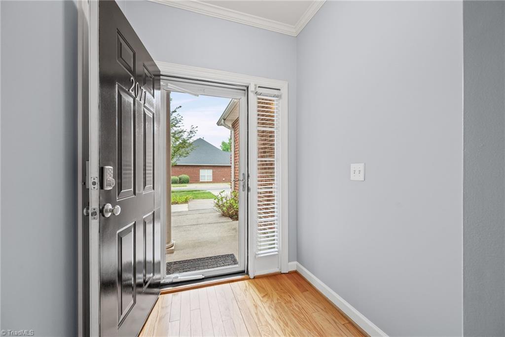 2071 Salisbury Square Property Photo 3