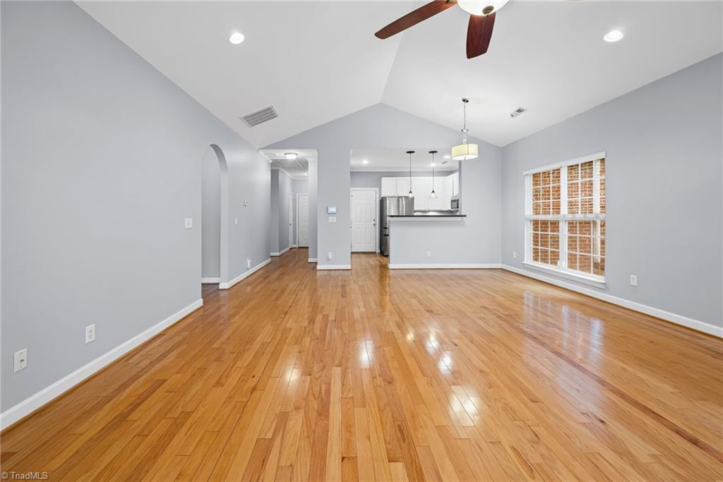 2071 Salisbury Square Property Photo 7