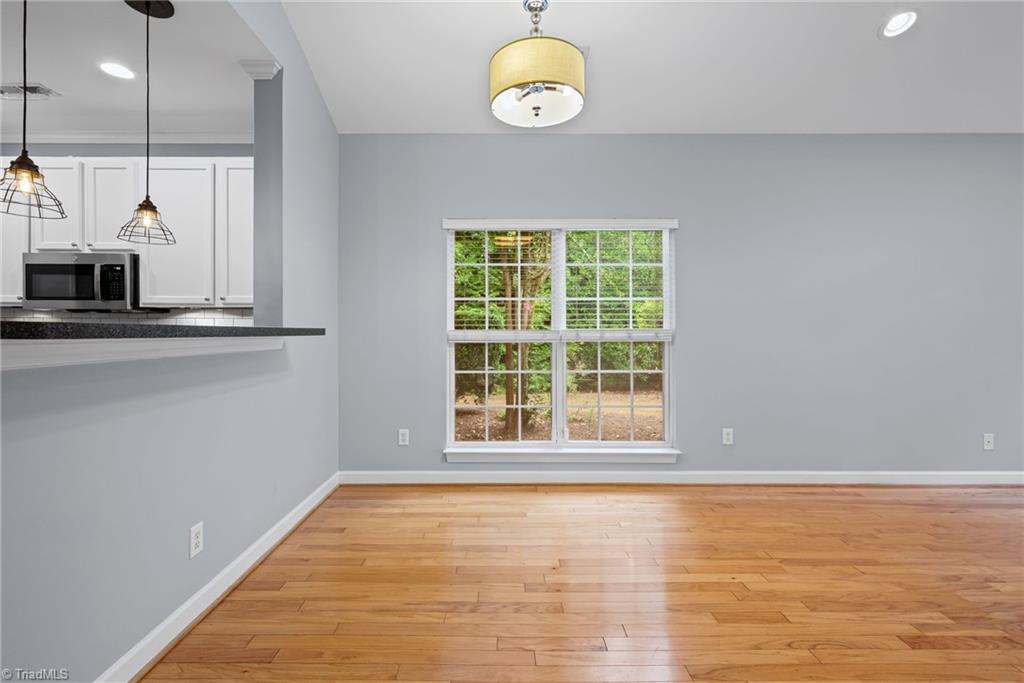 2071 Salisbury Square Property Photo 9