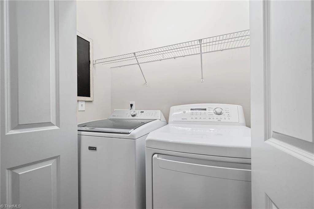 2071 Salisbury Square Property Photo 16