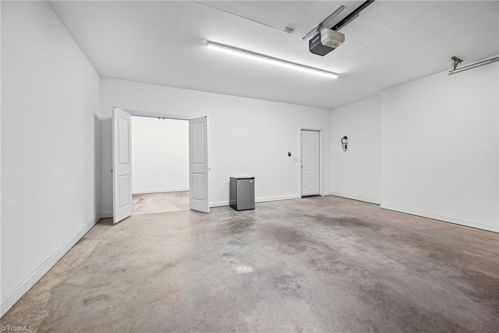 2071 Salisbury Square Property Photo 19
