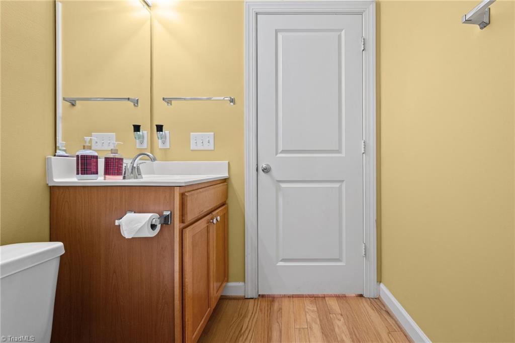 2071 Salisbury Square Property Photo 23