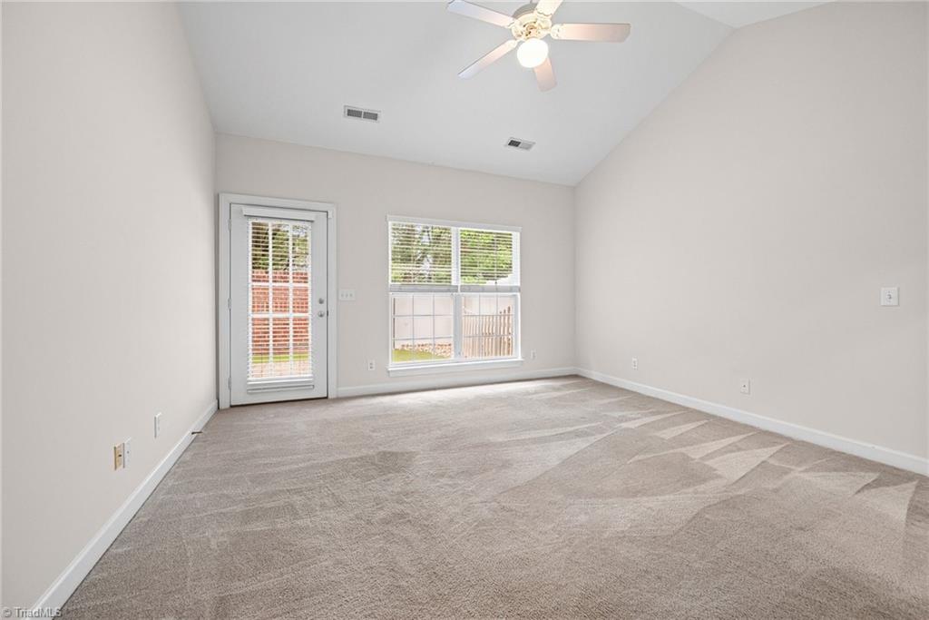 2071 Salisbury Square Property Photo 24