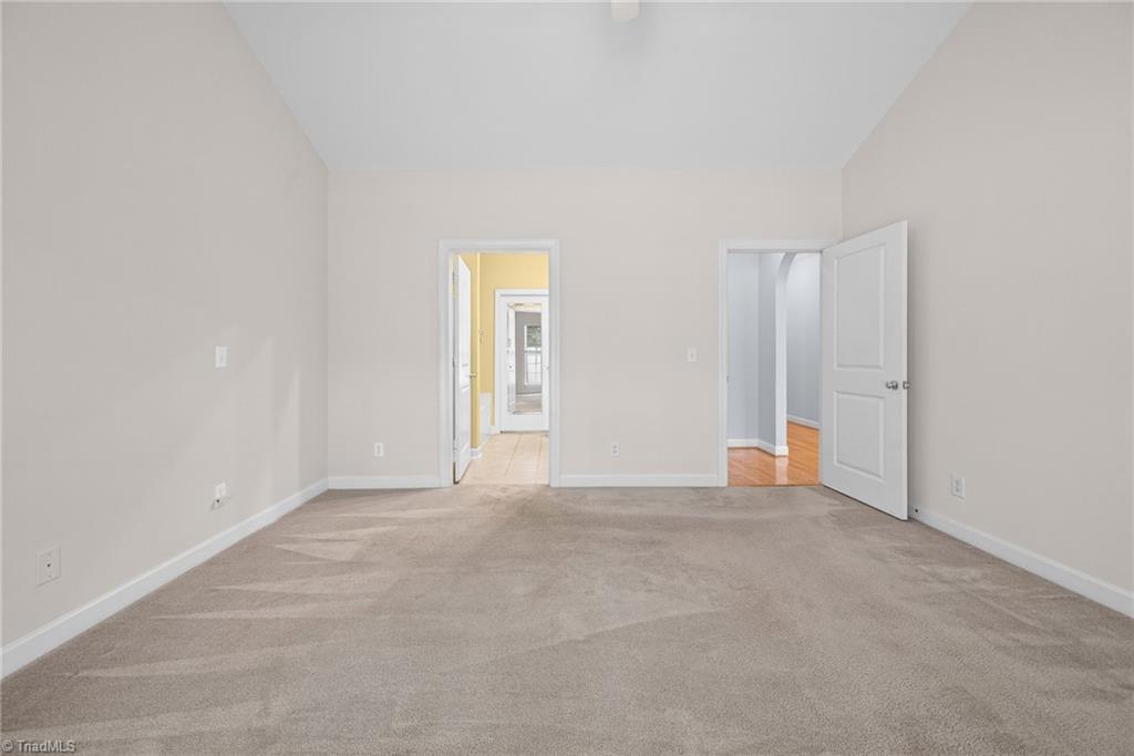 2071 Salisbury Square Property Photo 25