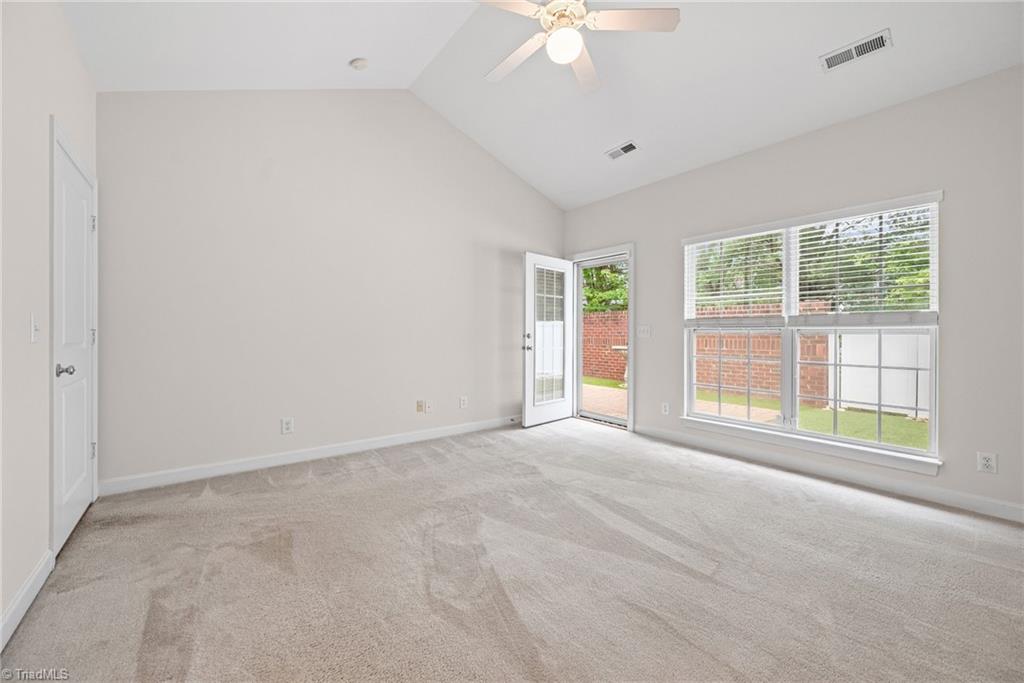 2071 Salisbury Square Property Photo 26