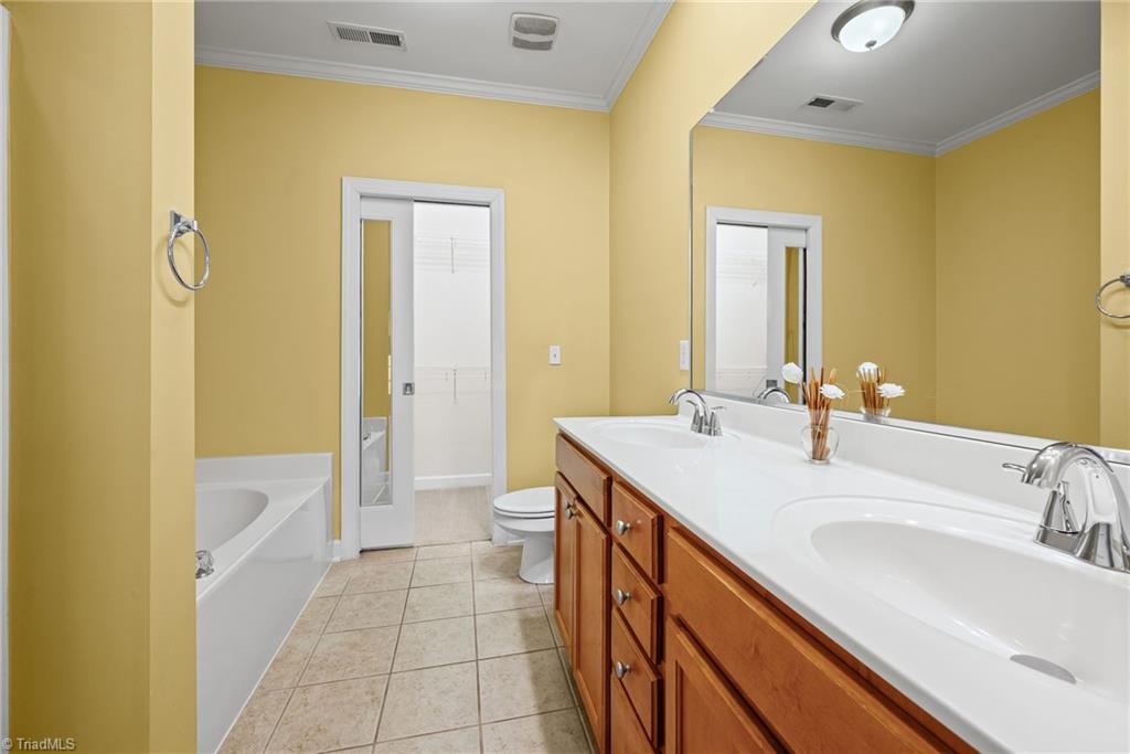 2071 Salisbury Square Property Photo 27