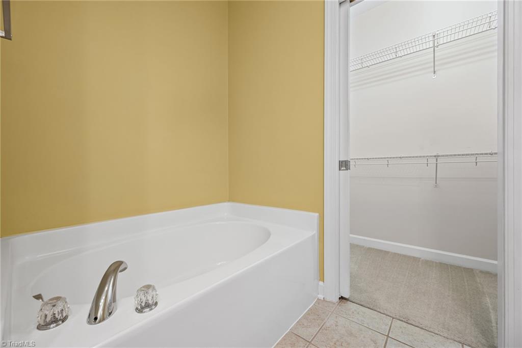 2071 Salisbury Square Property Photo 28