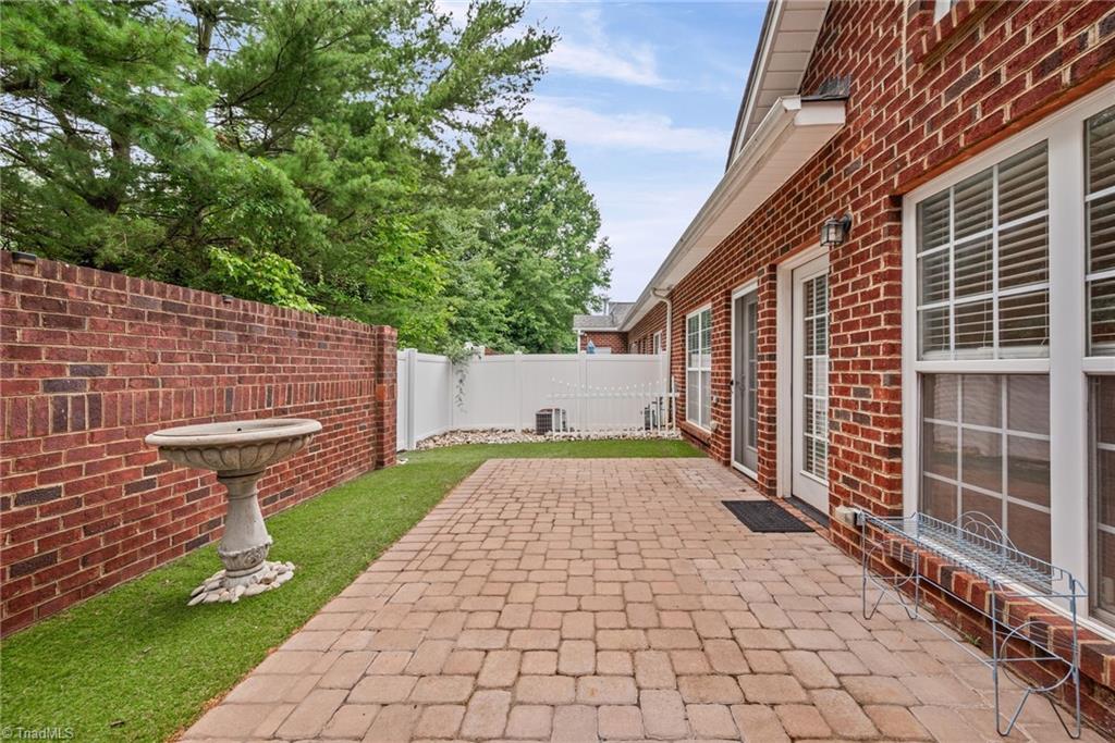 2071 Salisbury Square Property Photo 40