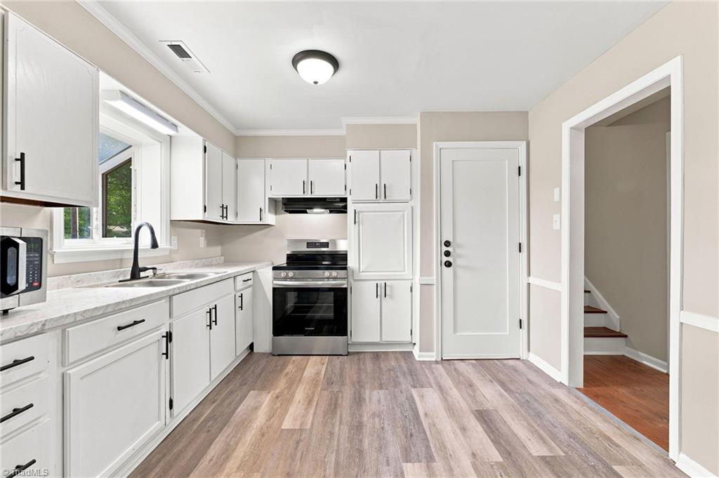 2404 Dulaire Road Property Photo 11