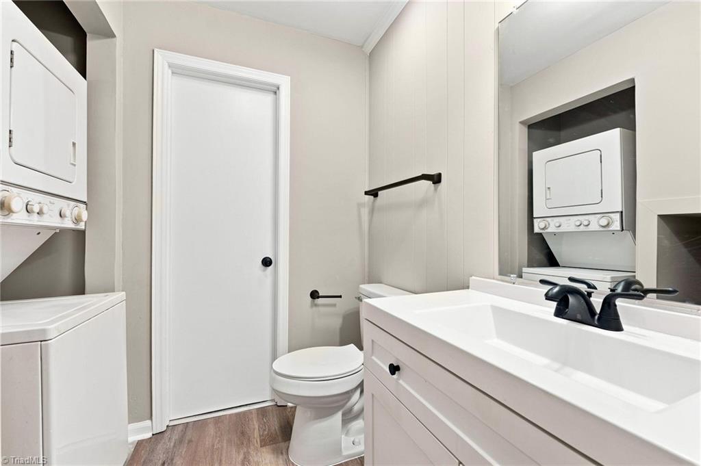 2404 Dulaire Road Property Photo 14